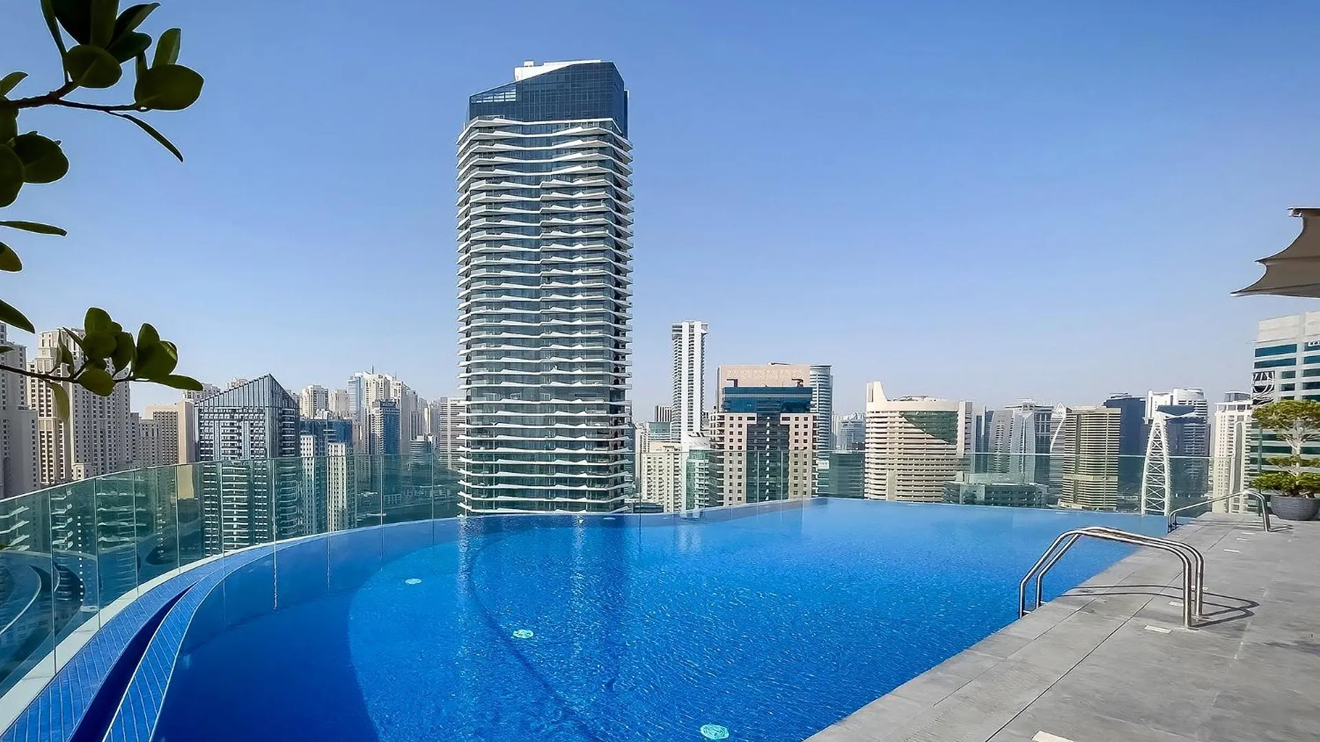 Great Apartments At Marina Star With City View Dubai