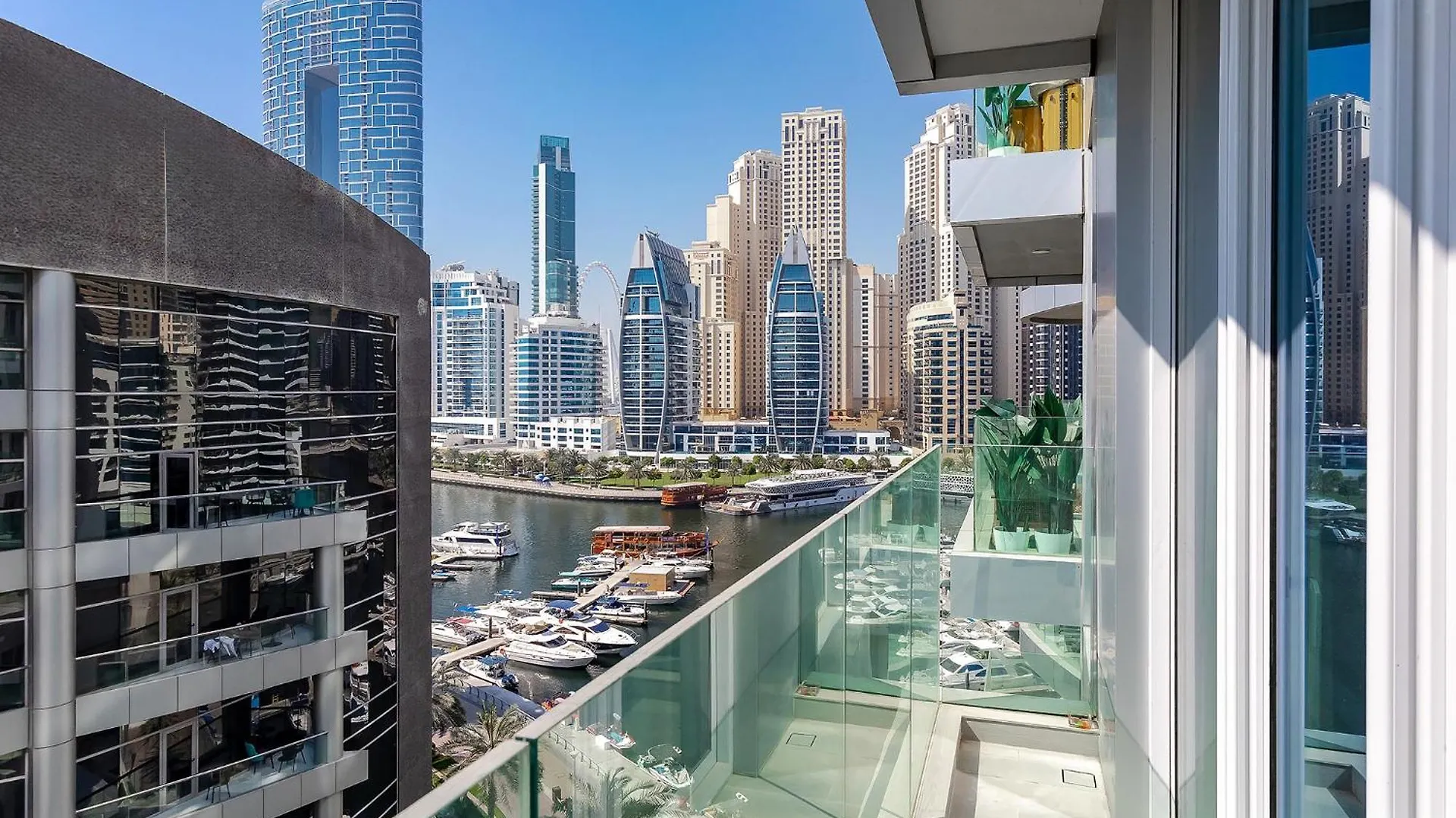 Great Apartments At Marina Star With City View Dubai