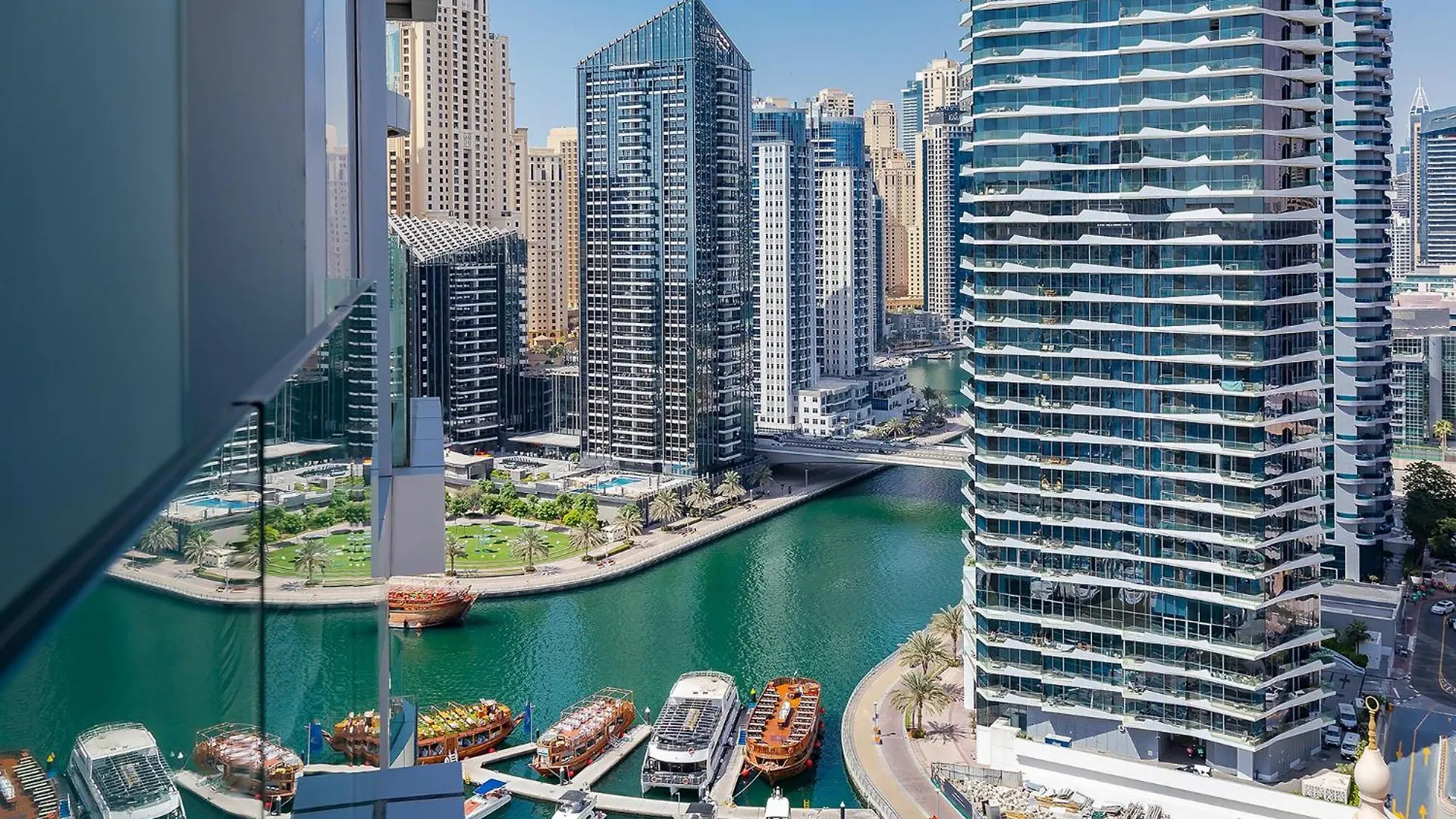 Great Apartments At Marina Star With City View Dubai